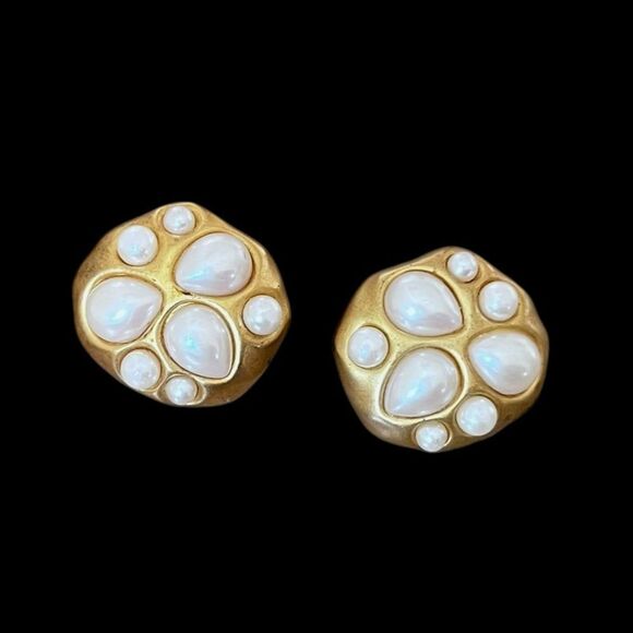 Vintage Matte Gold Opalescent Pearl Cabochon Clip Earrings - Picture 1 of 5